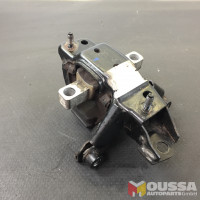 Engine holder bracket engine mounting
