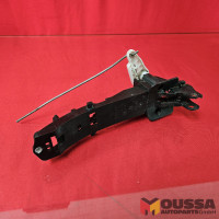 Door handle bracket trim