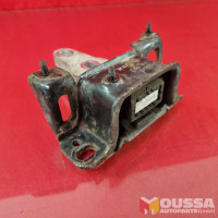 Engine holder carrier mount