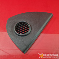 Fuse box cover panel vent