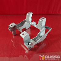 Armrest console mount bracket