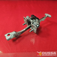 Door catch belt brake stopper