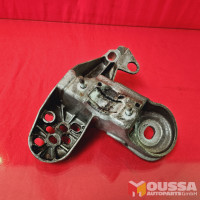 Engine suspension bracket