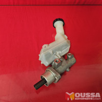 Master brake cylinder balancing tank