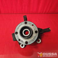 Axle knuckle with hub