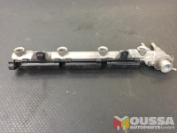 Injection strip fuel pressure regulator